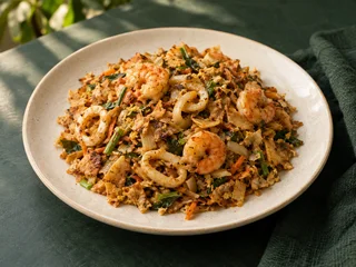 Kottu cu fructe de mare prăjite