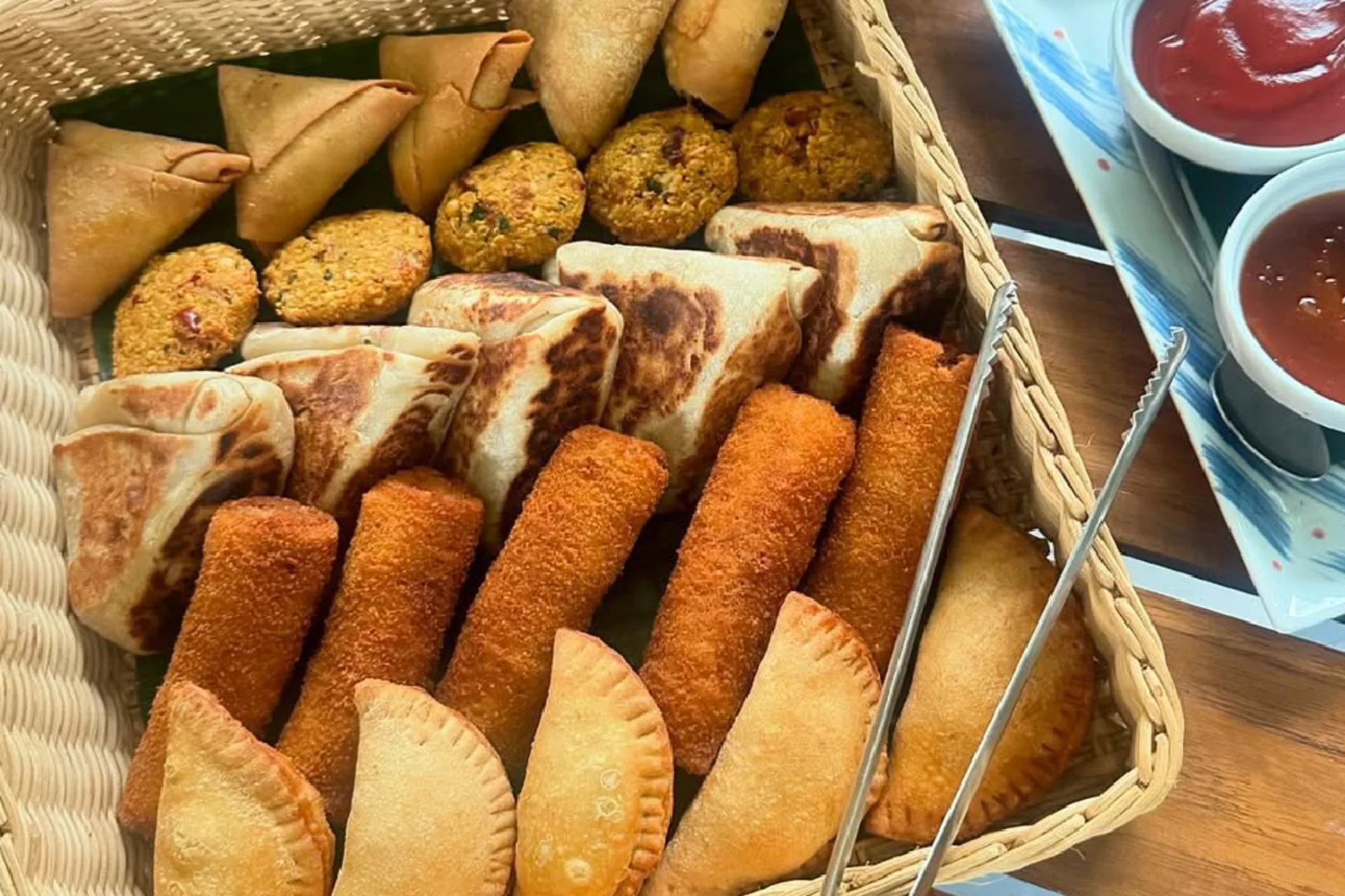 Selecție de gustări din Sri Lanka